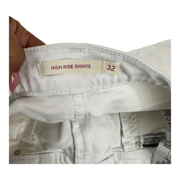 Levi's Original Women High-Rise Jean Shorts SZ 32 Off White Distressed Hems - Picture 3 of 16